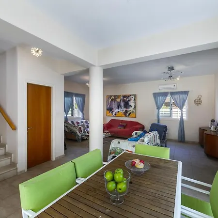 At Last You Can Rent The Perfect Luxury Close To The Beach, 1485 * Πρωταράς